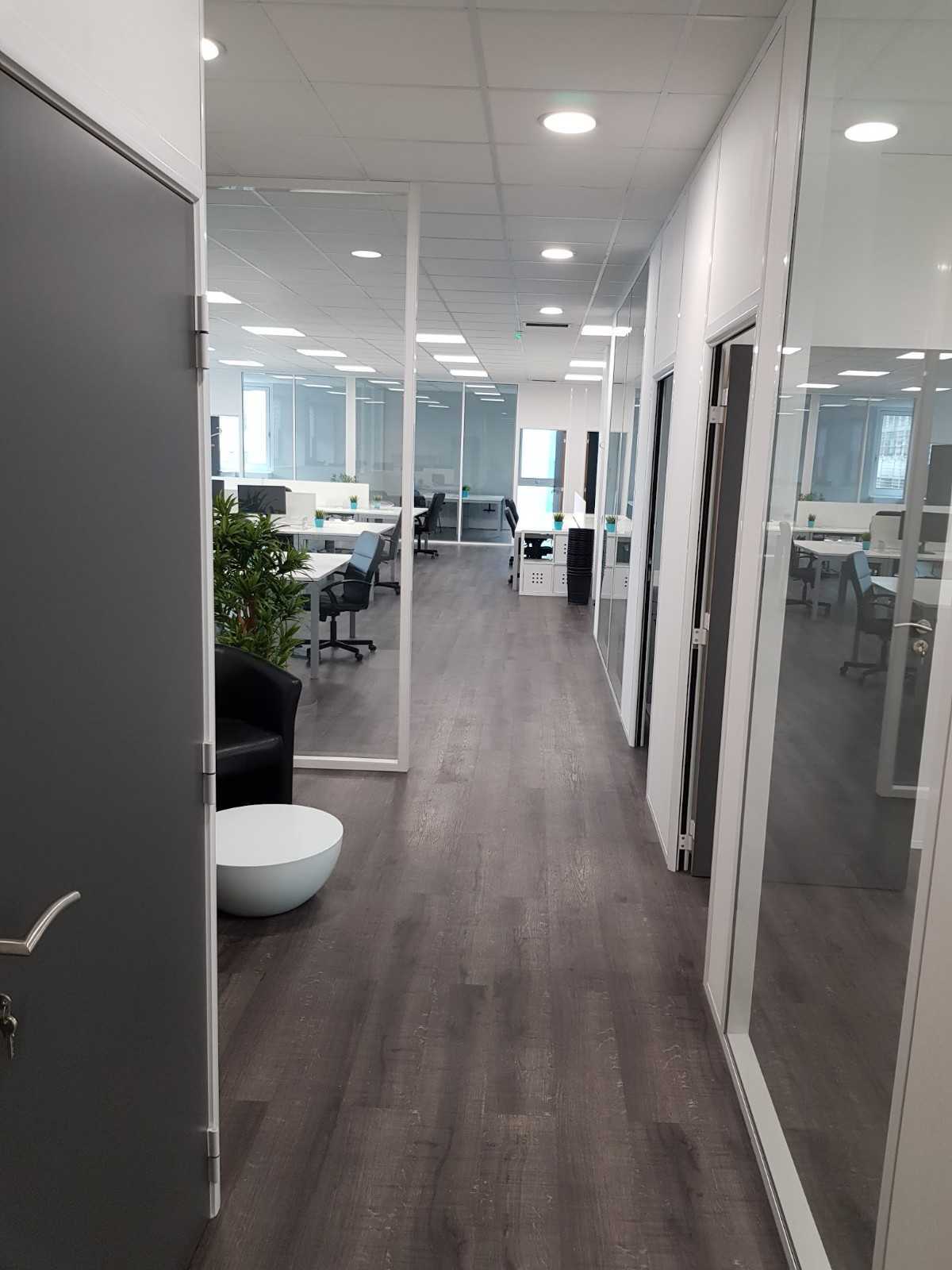 Bureaux 290 m² + 5 places de parking — photo 2