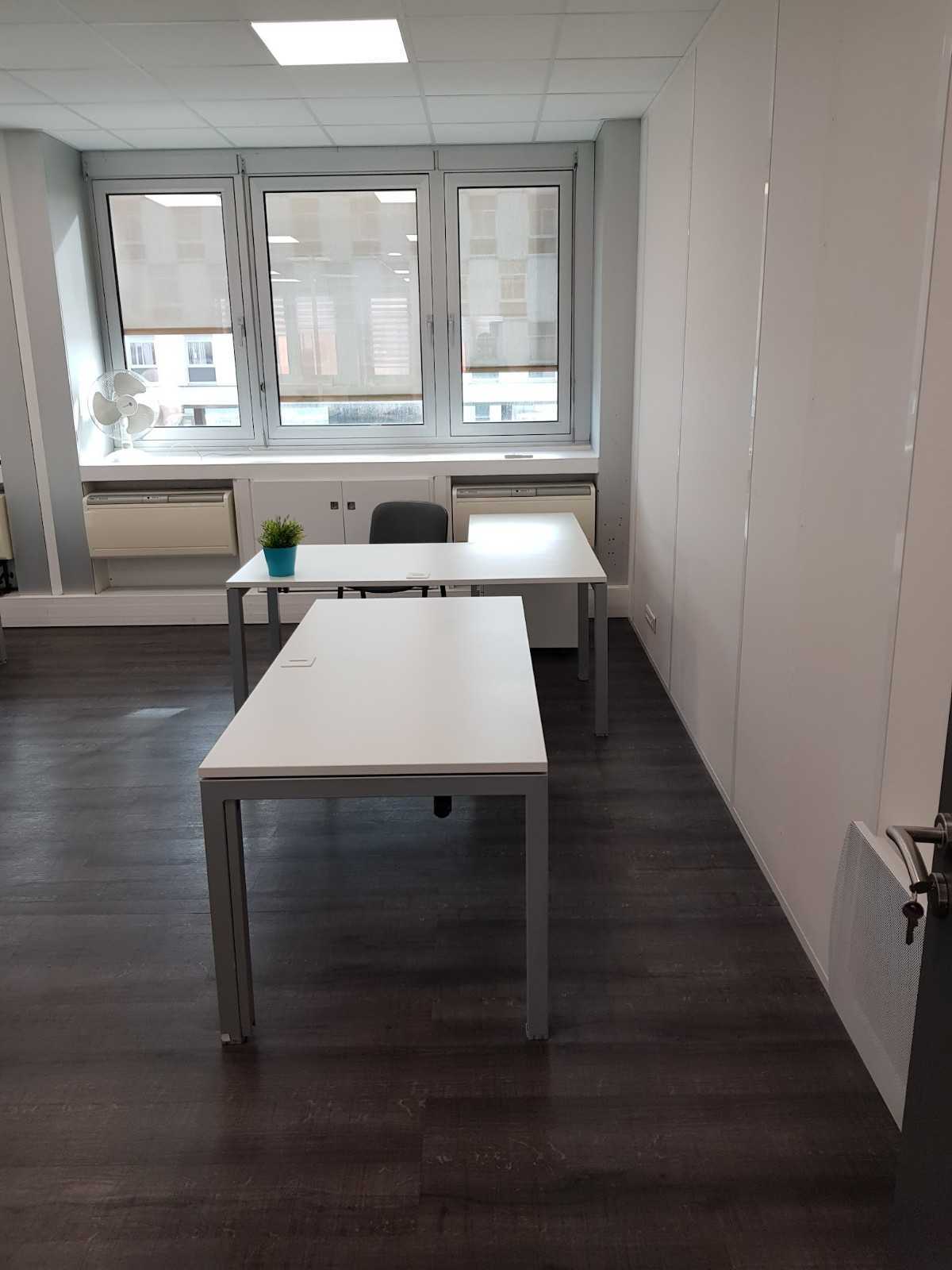 Bureaux 290 m² + 5 places de parking — photo 9
