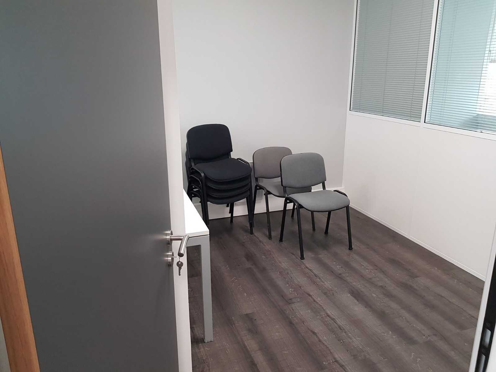 Bureaux 290 m² + 5 places de parking — photo 22